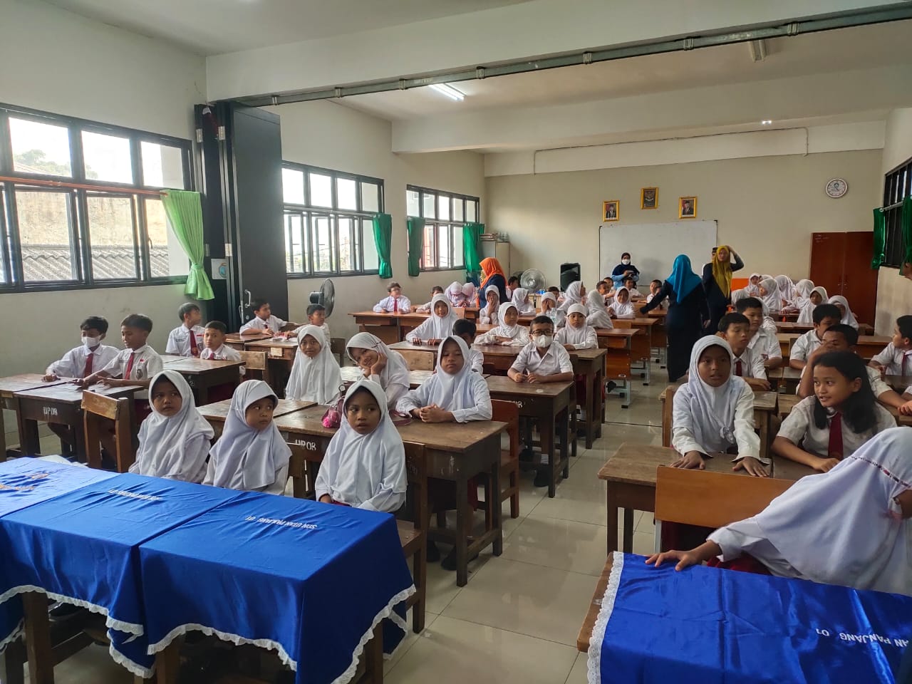 Roadshow Workshop Membaca Dan Literasi Perpustakaan SDN Utan Panjang 01